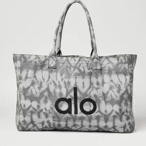 Brand New with Tags and Bag! ALO Yoga Shopper Tote Grey Tie Dye OS